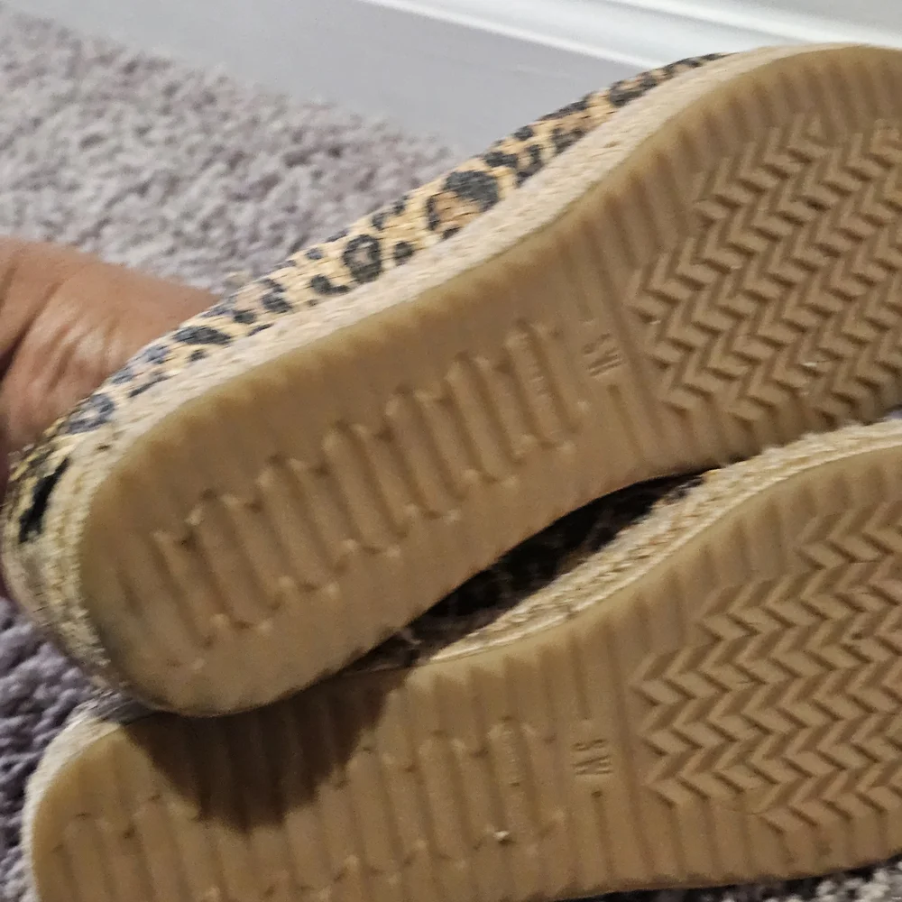 Stuart Weitzman Catalan Leopard Print Espadrilles Size 6
